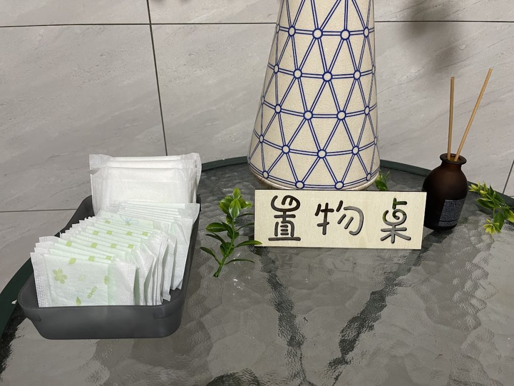 【台北文山】小聚苑 藏身高樓中的老宅咖啡廳|懷舊紅磚三合院|走進巷口、穿越時空，來場不限時的相聚|動物友善空間