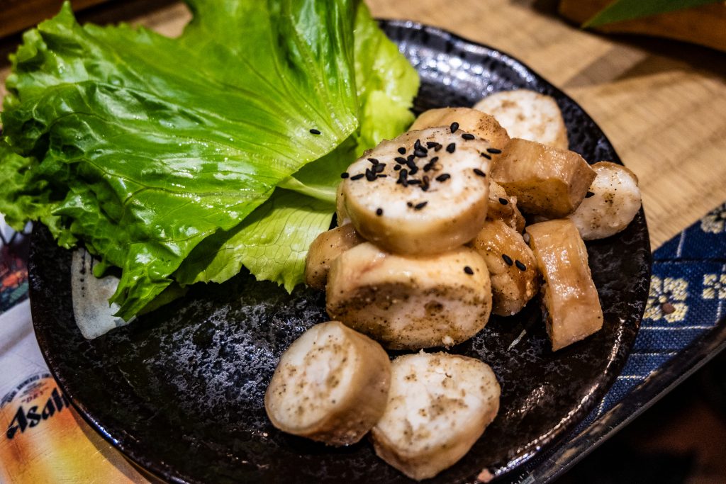 【台南中西區】Nest炭火燒肉專門|日式昭和復古風|新美街燒肉|台南晚餐、宵夜好處去|低消一杯飲品|文內附菜單