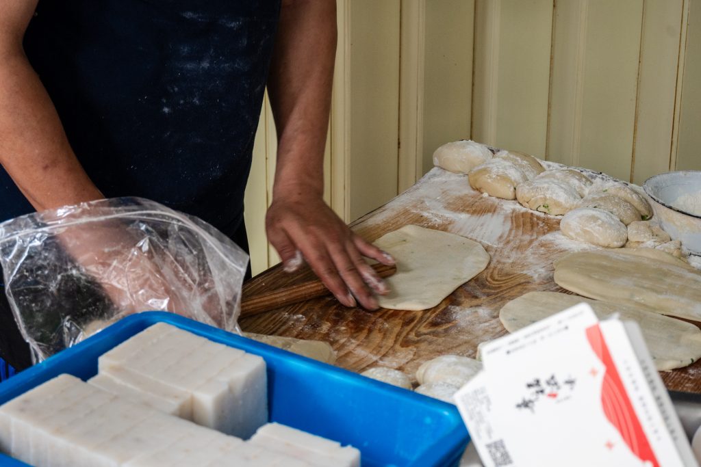 【台北北投】石牌無名手工蛋餅|江振誠主廚推薦美食|酥脆厚實手工蛋餅、好喝花生湯|北投、石牌超高人氣早餐店|文內附菜單