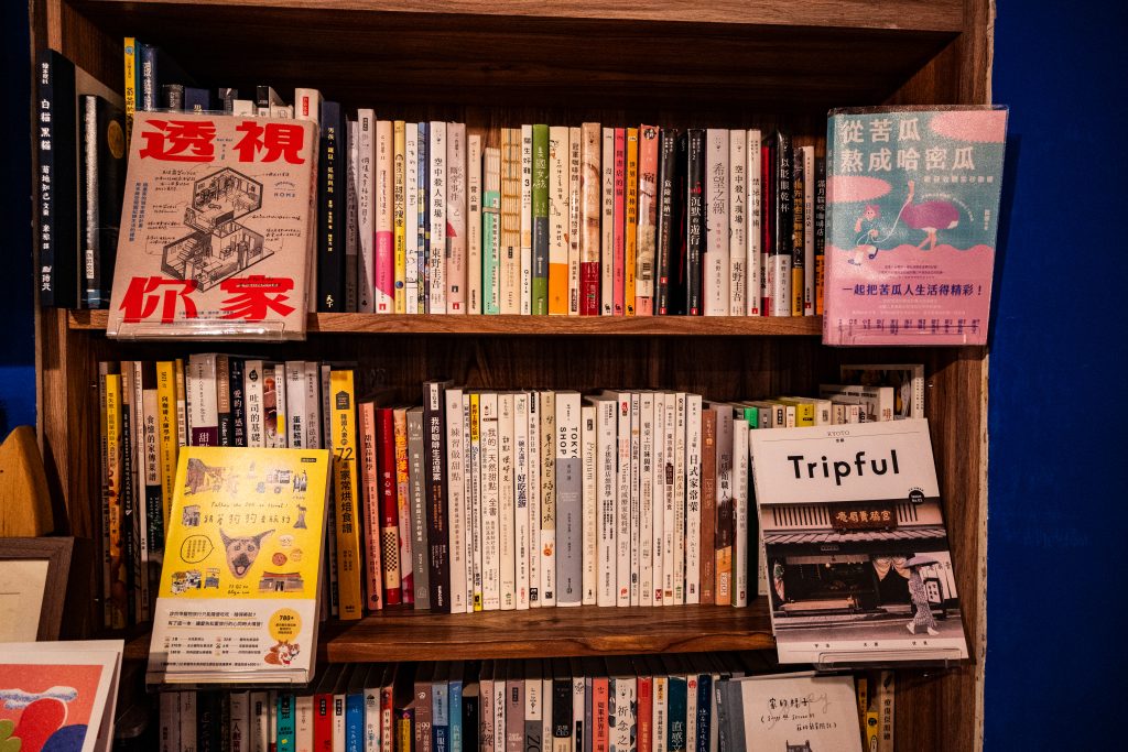 2730café 貳柒參零咖啡 藏書