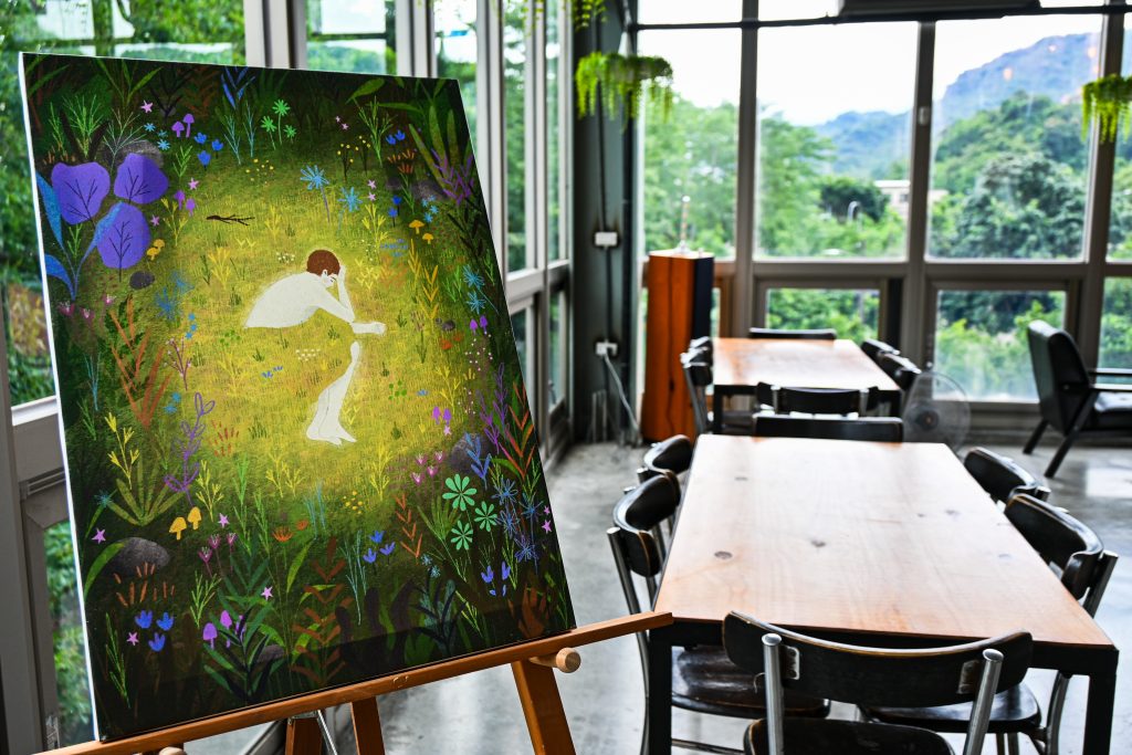 【新北深坑】Arc Cafe|森林系玻璃屋咖啡廳與藝廊的完美結合|深坑老街旁的下午茶好去處|愜意空間、絕美風景和造景，網美照的拍攝基地