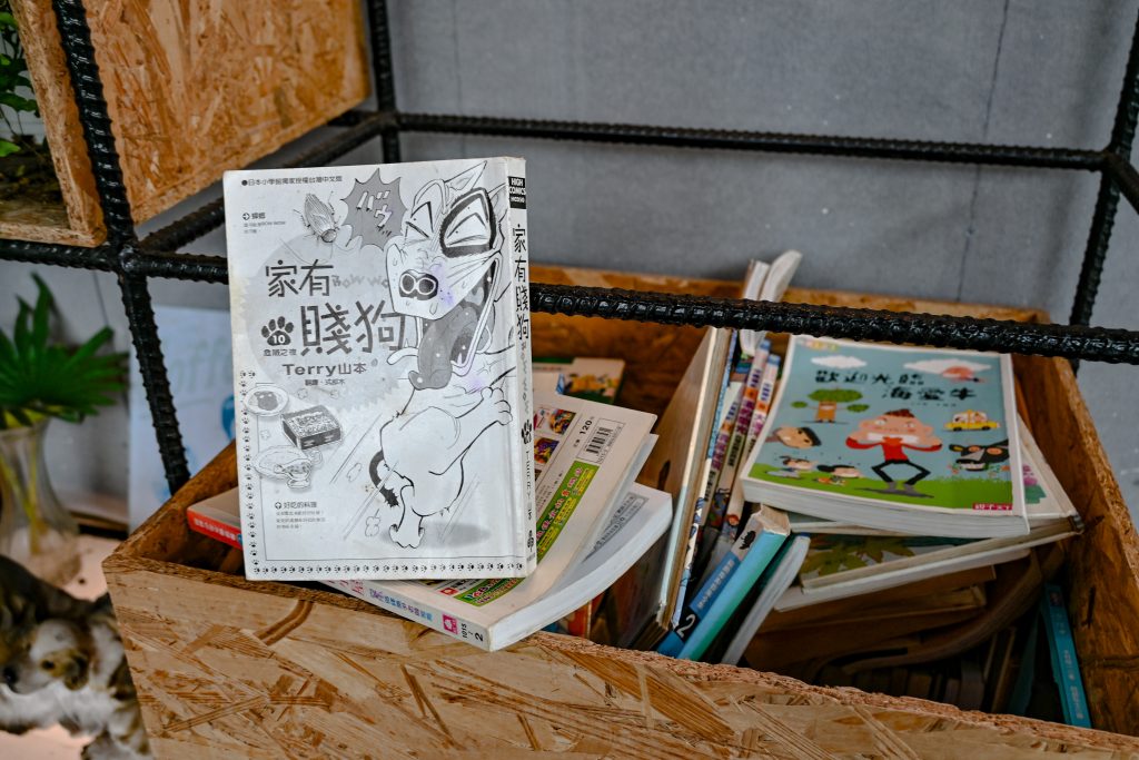 【新北深坑】Arc Cafe|森林系玻璃屋咖啡廳與藝廊的完美結合|深坑老街旁的下午茶好去處|愜意空間、絕美風景和造景，網美照的拍攝基地