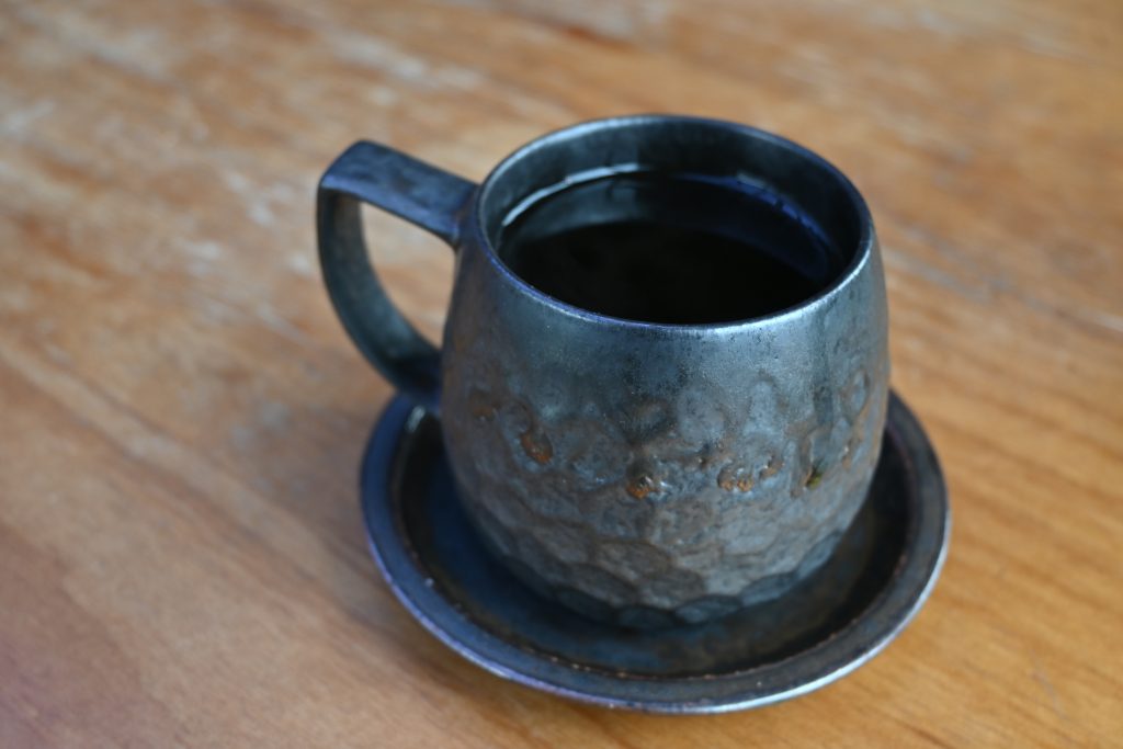 【新北深坑】Arc Cafe|森林系玻璃屋咖啡廳與藝廊的完美結合|深坑老街旁的下午茶好去處|愜意空間、絕美風景和造景，網美照的拍攝基地
