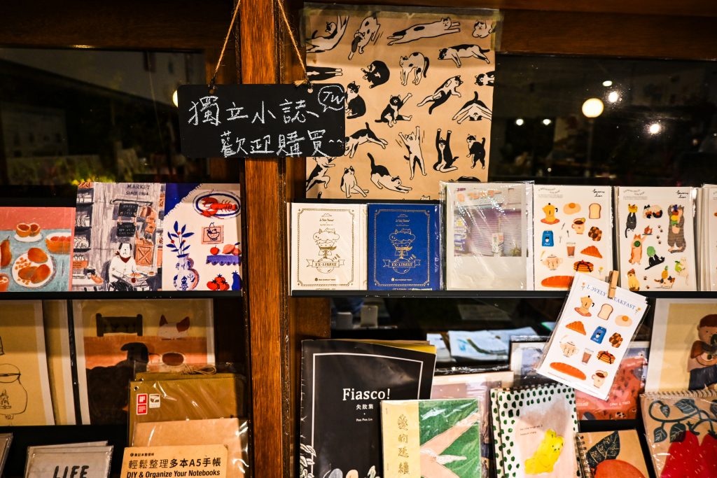 【台北文山】生活在他方-夜貓店|體驗貓空夜生活|貓空深夜咖啡廳、寵物友善餐廳、繪本書店|超高水準千層蛋糕、眷村乾拌麵|俯視臺北盆地夜景