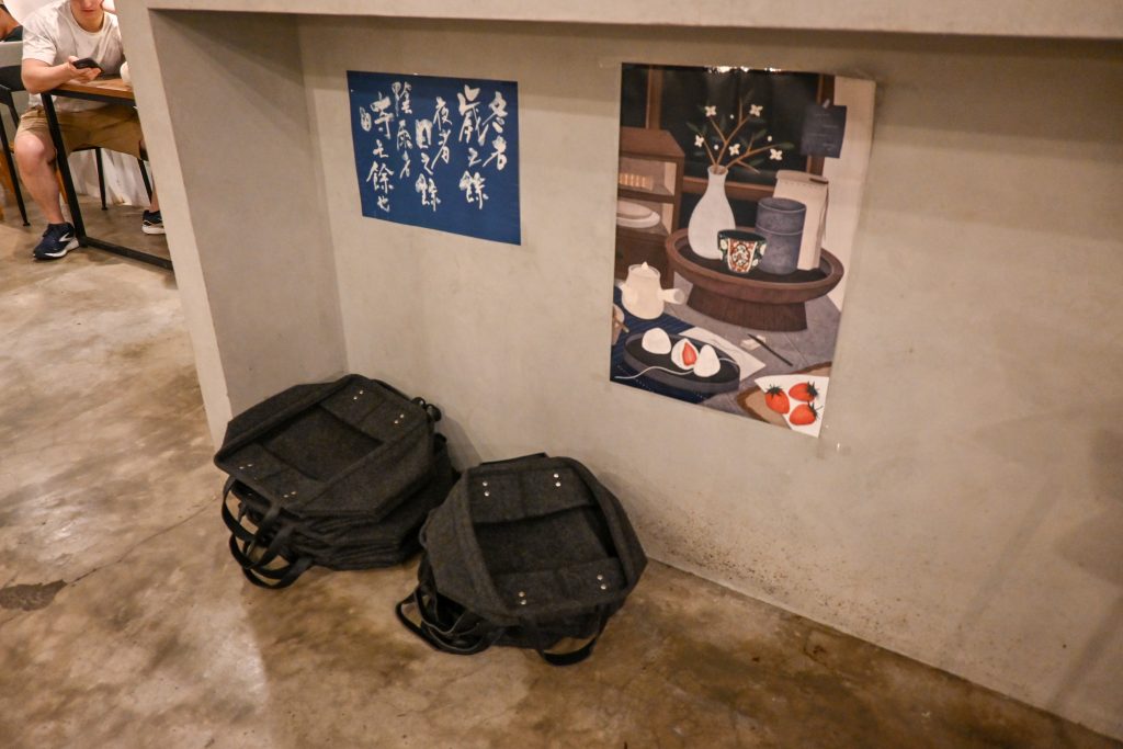 【台北文山】生活在他方-夜貓店|體驗貓空夜生活|貓空深夜咖啡廳、寵物友善餐廳、繪本書店|超高水準千層蛋糕、眷村乾拌麵|俯視臺北盆地夜景