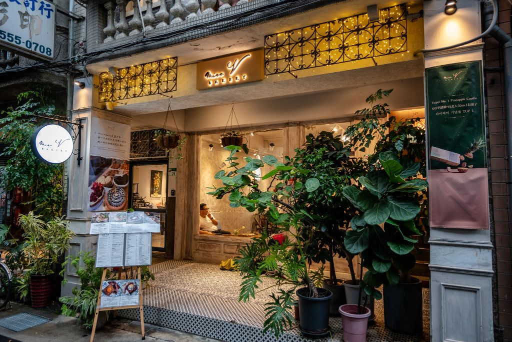 【台北中山】Miss V Bakery Cafe 赤峰店|媒體評比台北第一肉桂捲|歐美風格Bakery Café|赤峰街網美早午餐、下午茶推薦