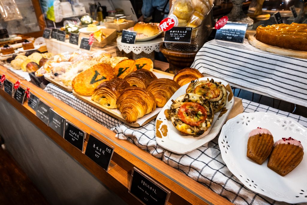 【台北中山】Miss V Bakery Cafe 赤峰店|媒體評比台北第一肉桂捲|歐美風格Bakery Café|赤峰街網美早午餐、下午茶推薦
