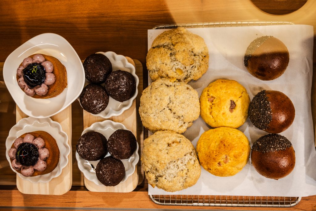 【台北中山】Miss V Bakery Cafe 赤峰店|媒體評比台北第一肉桂捲|歐美風格Bakery Café|赤峰街網美早午餐、下午茶推薦