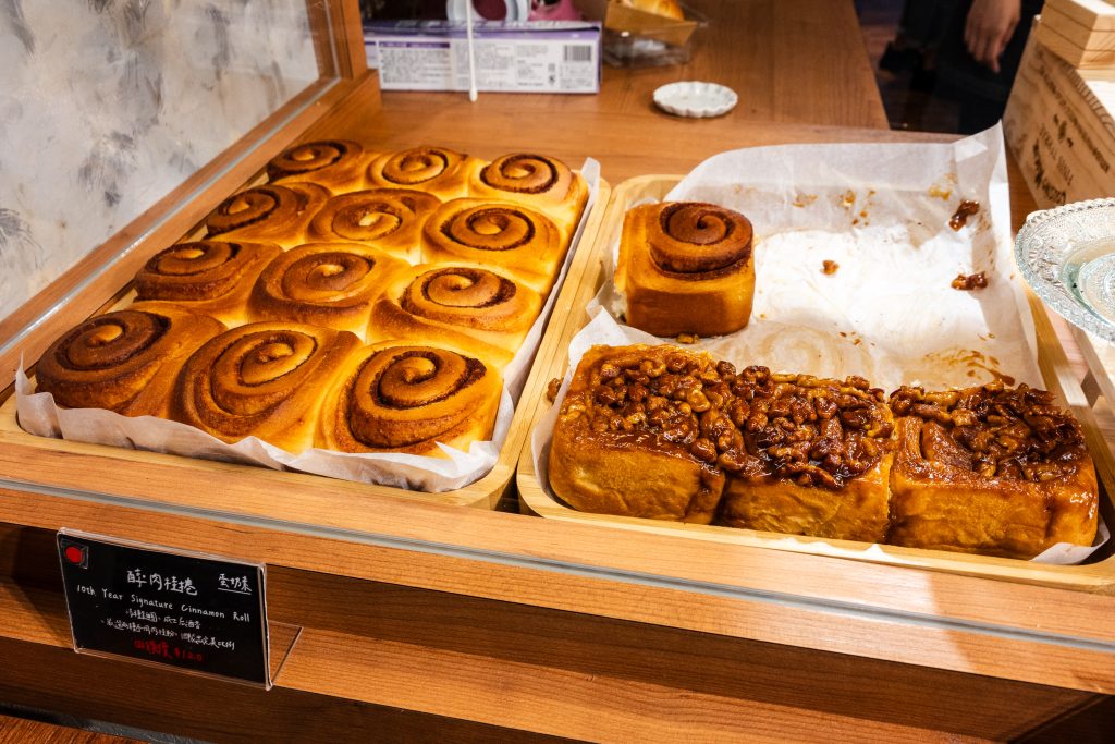 【台北中山】Miss V Bakery Cafe 赤峰店|媒體評比台北第一肉桂捲|歐美風格Bakery Café|赤峰街網美早午餐、下午茶推薦