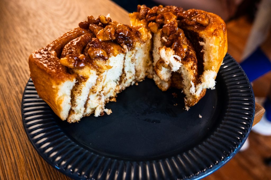 【台北中山】Miss V Bakery Cafe 赤峰店|媒體評比台北第一肉桂捲|歐美風格Bakery Café|赤峰街網美早午餐、下午茶推薦