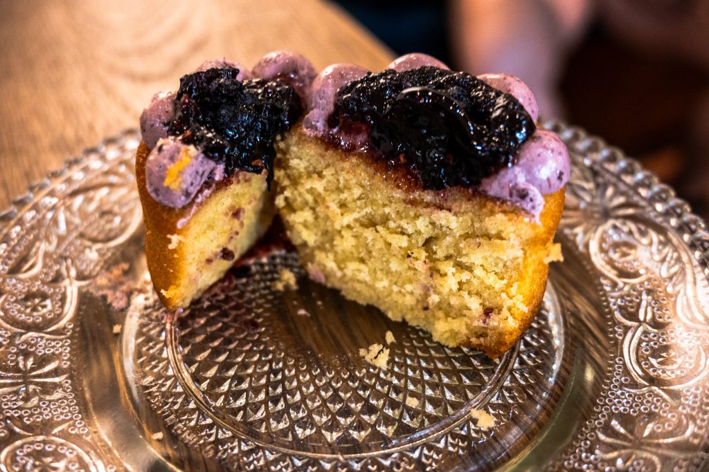 【台北中山】Miss V Bakery Cafe 赤峰店|媒體評比台北第一肉桂捲|歐美風格Bakery Café|赤峰街網美早午餐、下午茶推薦