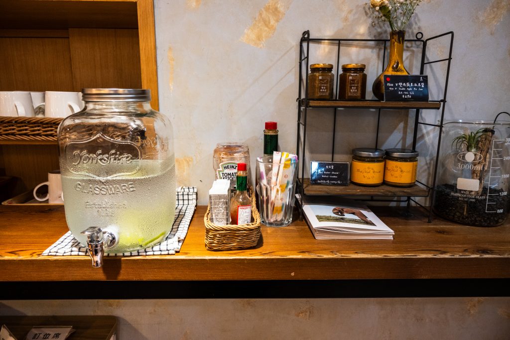 【台北中山】Miss V Bakery Cafe 赤峰店|媒體評比台北第一肉桂捲|歐美風格Bakery Café|赤峰街網美早午餐、下午茶推薦