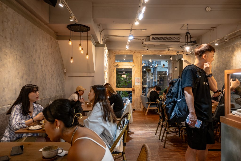 【台北中山】Miss V Bakery Cafe 赤峰店|媒體評比台北第一肉桂捲|歐美風格Bakery Café|赤峰街網美早午餐、下午茶推薦