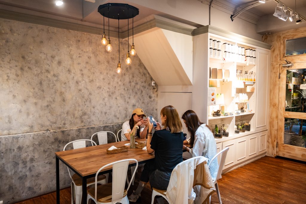 【台北中山】Miss V Bakery Cafe 赤峰店|媒體評比台北第一肉桂捲|歐美風格Bakery Café|赤峰街網美早午餐、下午茶推薦