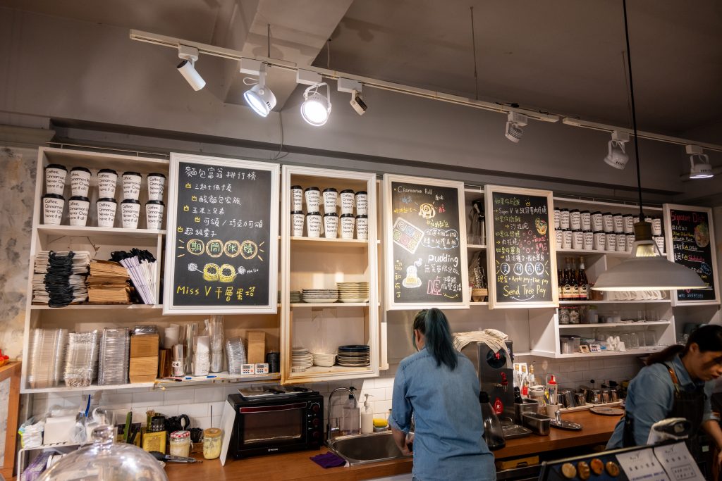 【台北中山】Miss V Bakery Cafe 赤峰店|媒體評比台北第一肉桂捲|歐美風格Bakery Café|赤峰街網美早午餐、下午茶推薦