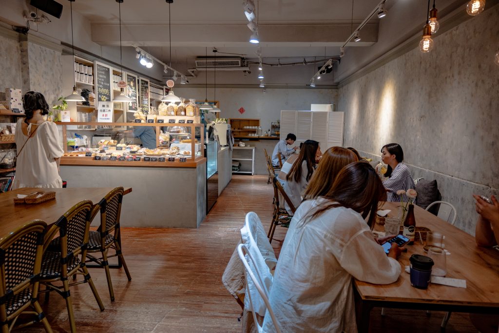 【台北中山】Miss V Bakery Cafe 赤峰店|媒體評比台北第一肉桂捲|歐美風格Bakery Café|赤峰街網美早午餐、下午茶推薦