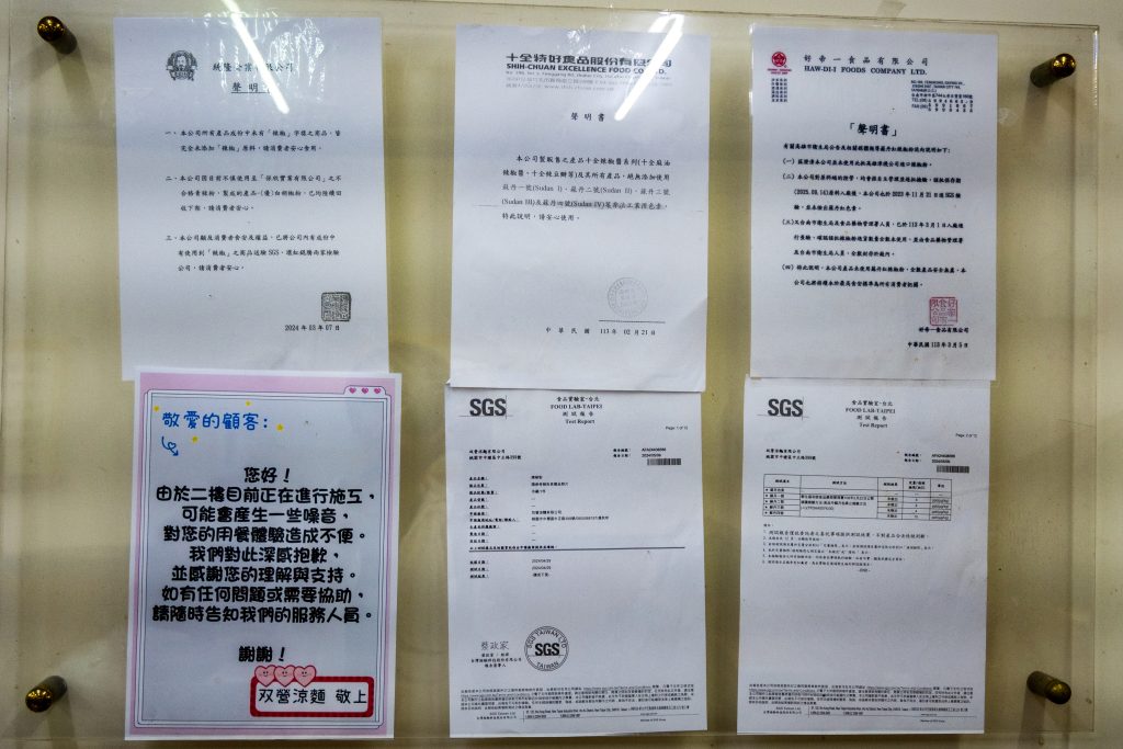 【桃園中壢】雙營涼麵|中壢超高人氣排隊美食|推薦蒜味涼麵加雞絲|鄰近中壢火車站