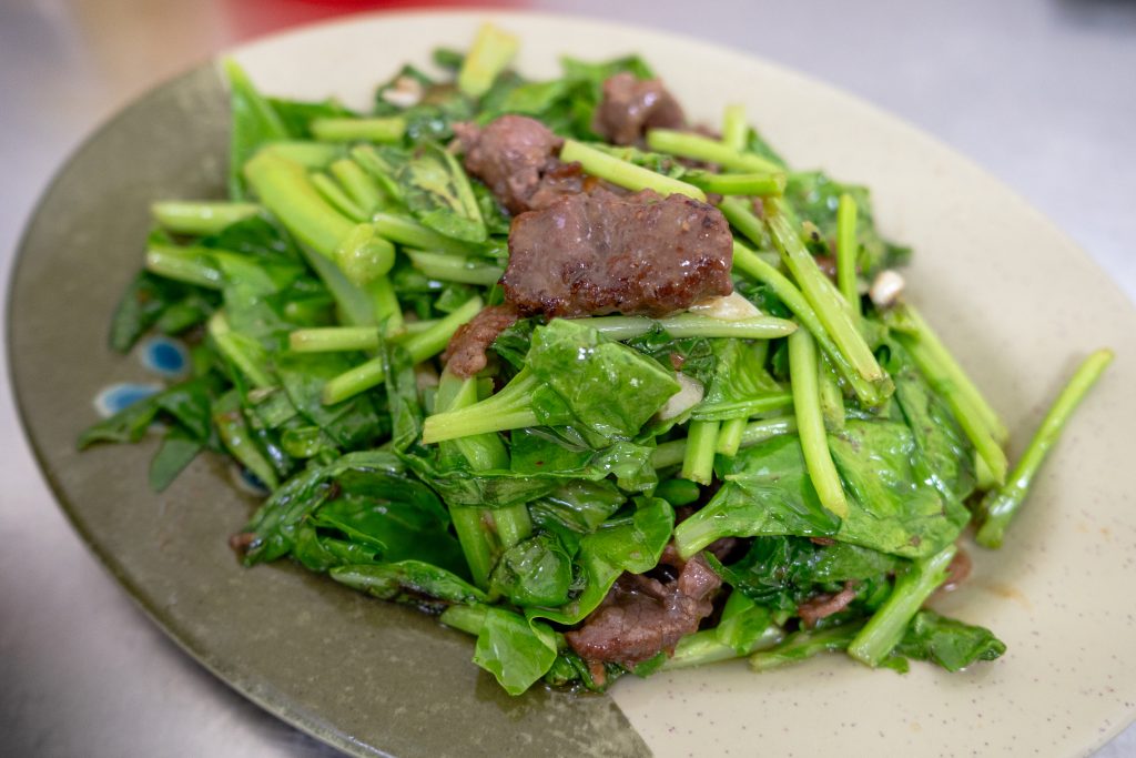 王家牛肉湯的芥藍炒牛肉,沙茶調味,脆口芥藍搭配厚切溫體牛肉